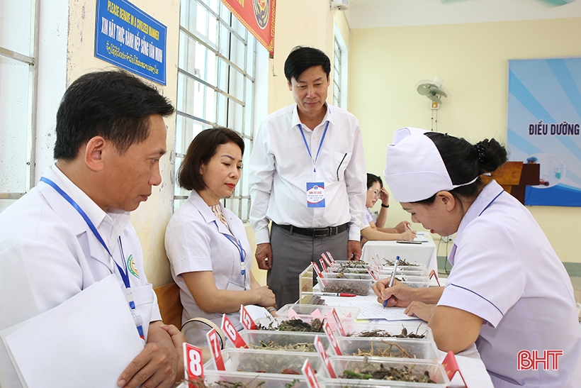 39 thí sinh tranh tài hội thi điều dưỡng, hộ sinh trạm y tế giỏi