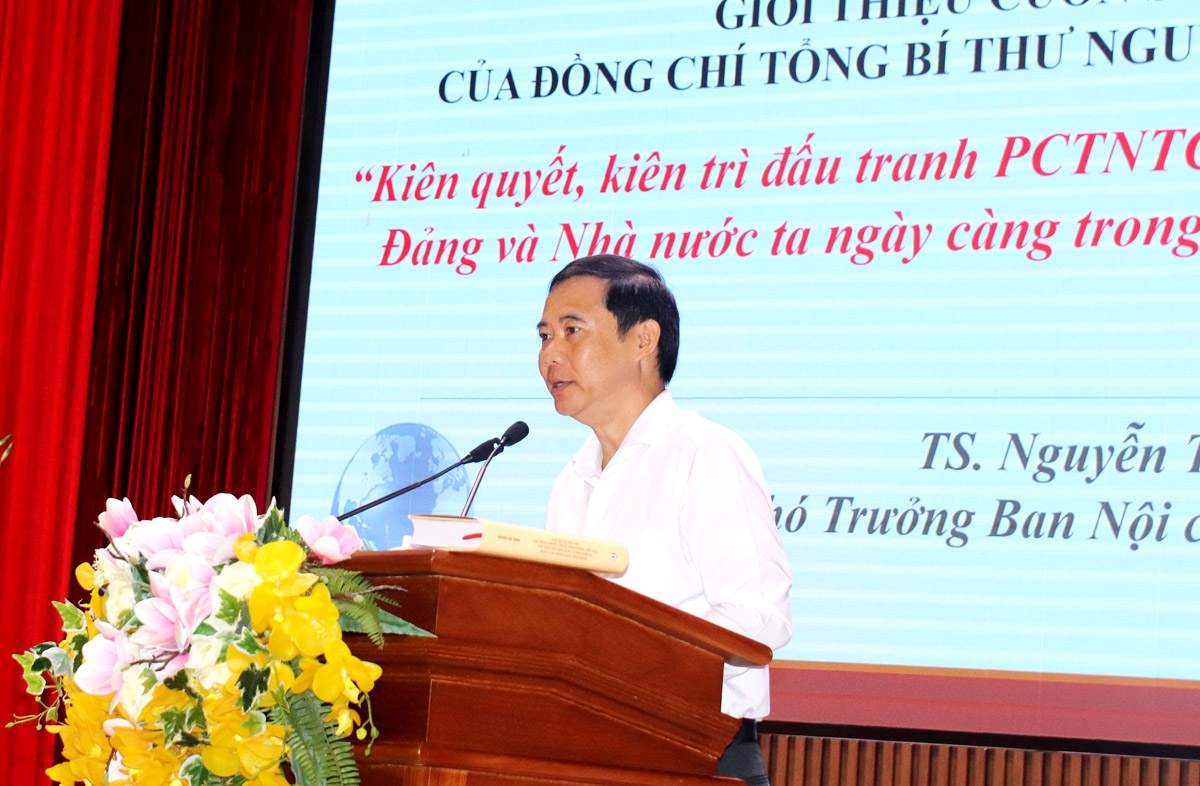 Phó trưởng ban Nội chính T.Ư Nguyễn Thái Học truyền đạt giá trị, nội dung cốt lõi tác phẩm về phòng, chống tham nhũng của Tổng Bí thư Nguyễn Phú Trọng.
