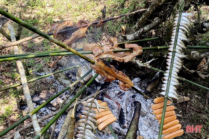 Nguy cơ tiềm ẩn từ du lịch sông, suối tự phát