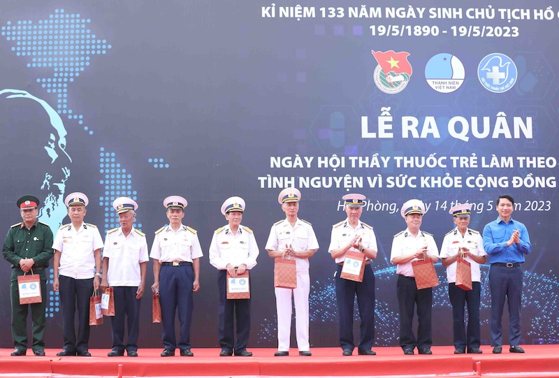 Lễ ra quân Ngày hội Thầy thuốc trẻ làm theo lời Bác năm 2023