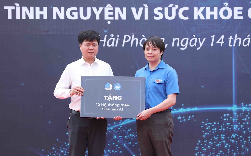 Lễ ra quân Ngày hội Thầy thuốc trẻ làm theo lời Bác năm 2023