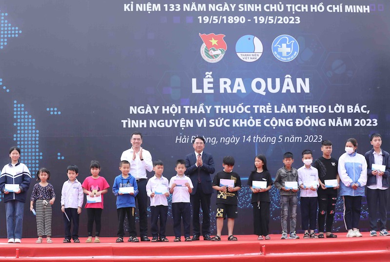 Lễ ra quân Ngày hội Thầy thuốc trẻ làm theo lời Bác năm 2023