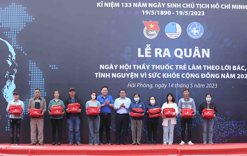 Lễ ra quân Ngày hội Thầy thuốc trẻ làm theo lời Bác năm 2023