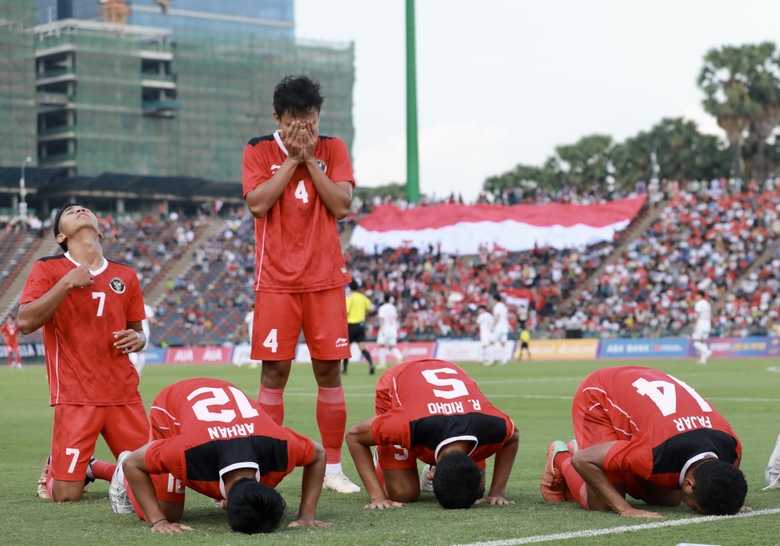 Văn Tùng đánh đầu gỡ hòa 1 - 1 cho U22 Việt Nam ảnh 2