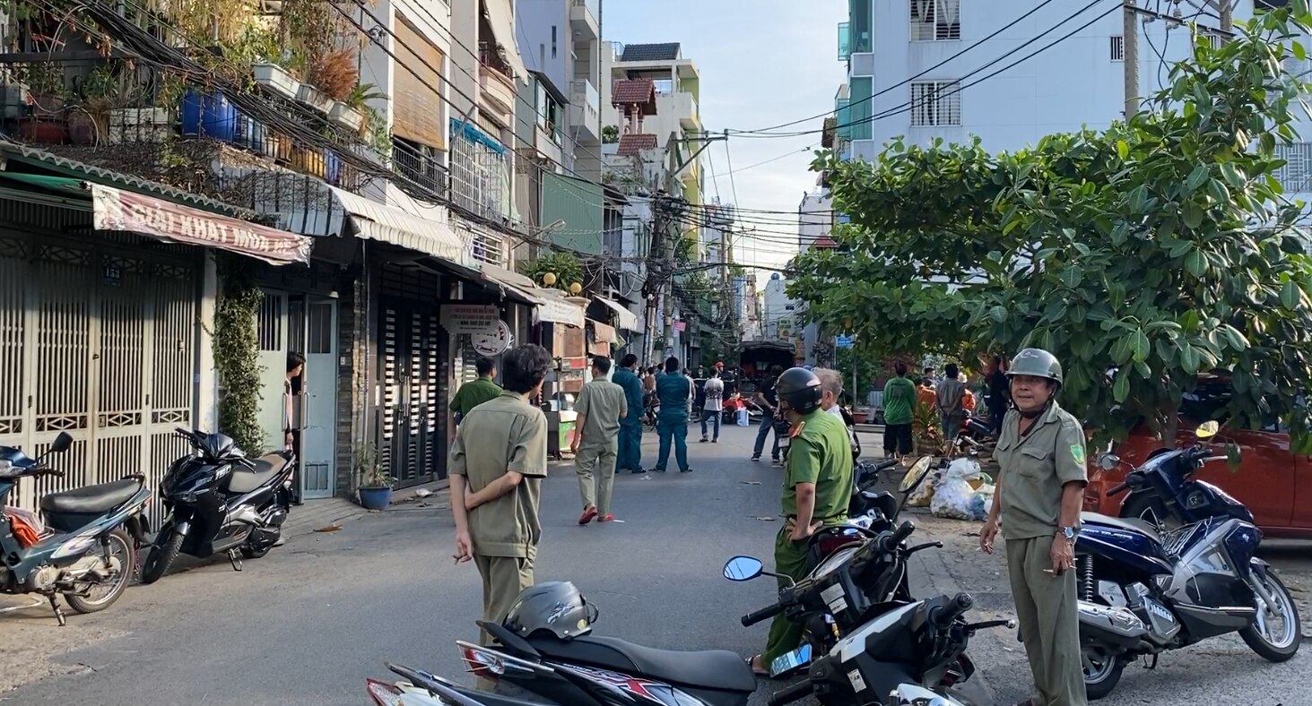 TP.HCM: Cháy nhà cả khu dân cư nháo nhào - Ảnh 2.