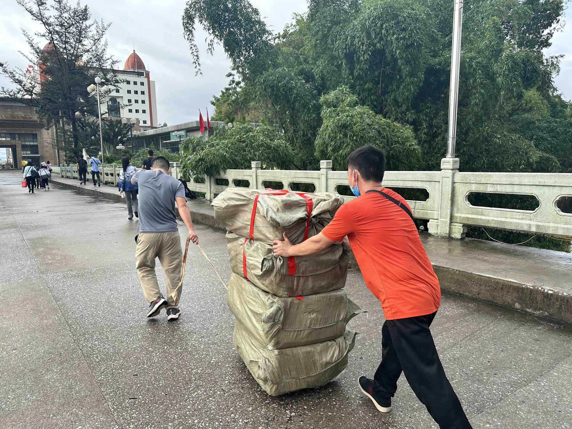 Quảng Ninh: Cửa khẩu Móng Cái đã 'hạ nhiệt'  - Ảnh 7.