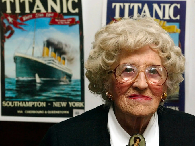 Bà Millvina tại một triển lãm Titanic tại Southampton, Anh hồi tháng 4/2002. Ảnh: AFP