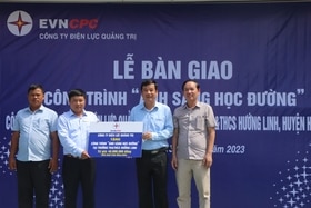 Bàn giao công trình “Ánh sáng học đường” tại Trường TH&THCS Hướng Linh