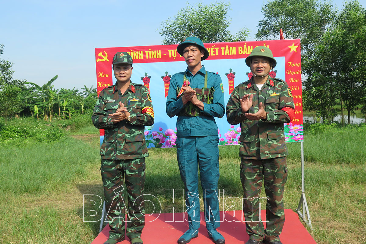 Ban CHQS thành phố Phủ Lý kiểm tra bắn đạn thật lực lượng dân quân tự vệ