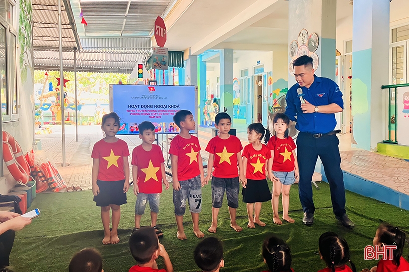 “Là thanh niên, chúng ta hãy gương mẫu, đi đầu”