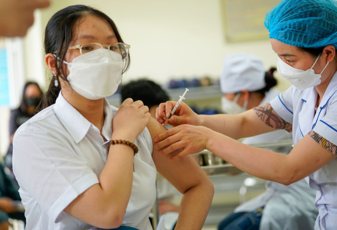 Hà Nội tiêm vaccine cho trẻ, tháng 4/2022. Ảnh: Phạm Chiểu