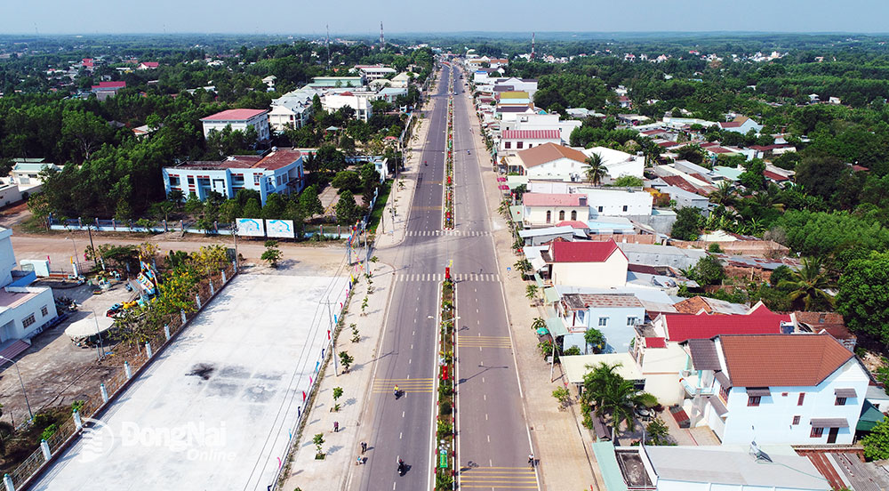 Khu vực H.Vĩnh Cửu phía dưới hồ Trị An được đưa vào vùng phát triển kinh tế động lực của tỉnh. Trong ảnh: Một góc TT.Vĩnh An (H.Vĩnh Cửu)