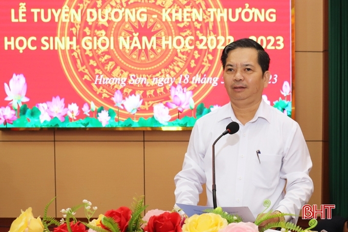 Hương Sơn vinh danh 351 giáo viên, học sinh có thành tích xuất sắc