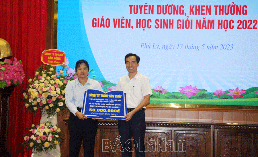 TP Phủ Lý tuyên dương khen thưởng giáo viên học sinh giỏi năm học 2022  2023