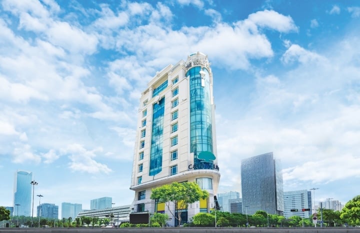 Cathay Life Việt Nam đạt Top 500 doanh nghiệp tăng trưởng nhanh nhất năm 2023 - 2