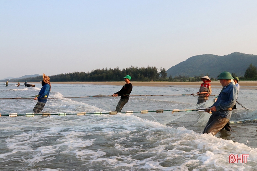 Đặc sắc lễ hội du lịch biển xã Cương Gián