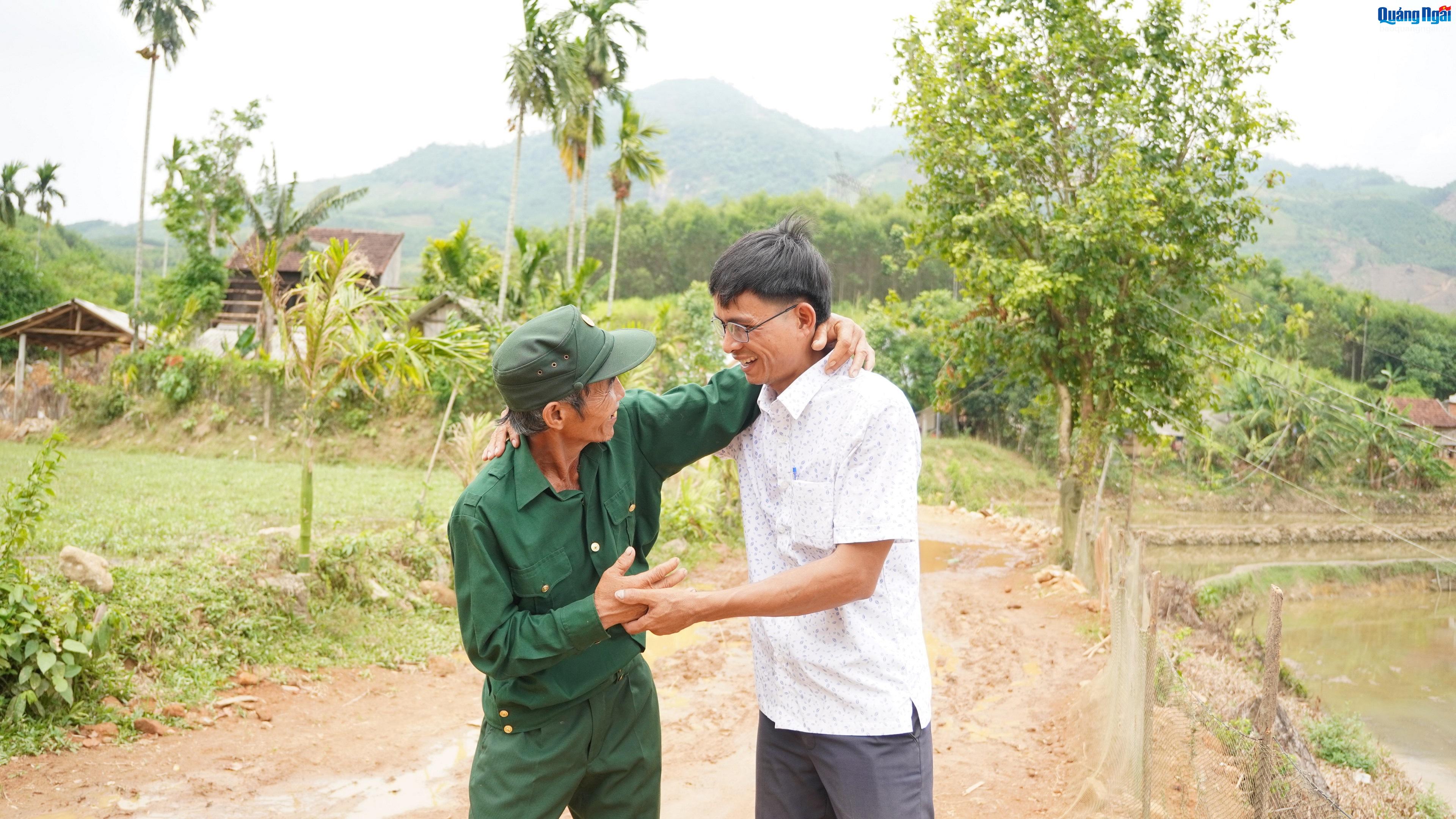 Ông Đinh Văn Trun và già Đinh Văn Duỗi.