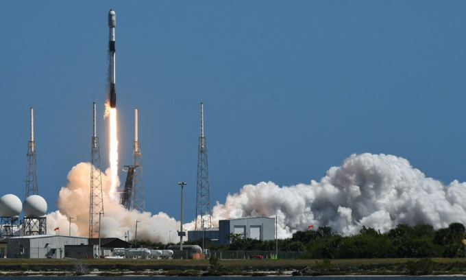 Các tên lửa của SpaceX mang hàng trăm vệ tinh tư nhân lên quỹ đạo mỗi năm từ 7 sân bay vũ trụ đang hoạt động của Mỹ. Ảnh: SOPA Images/LightRocket