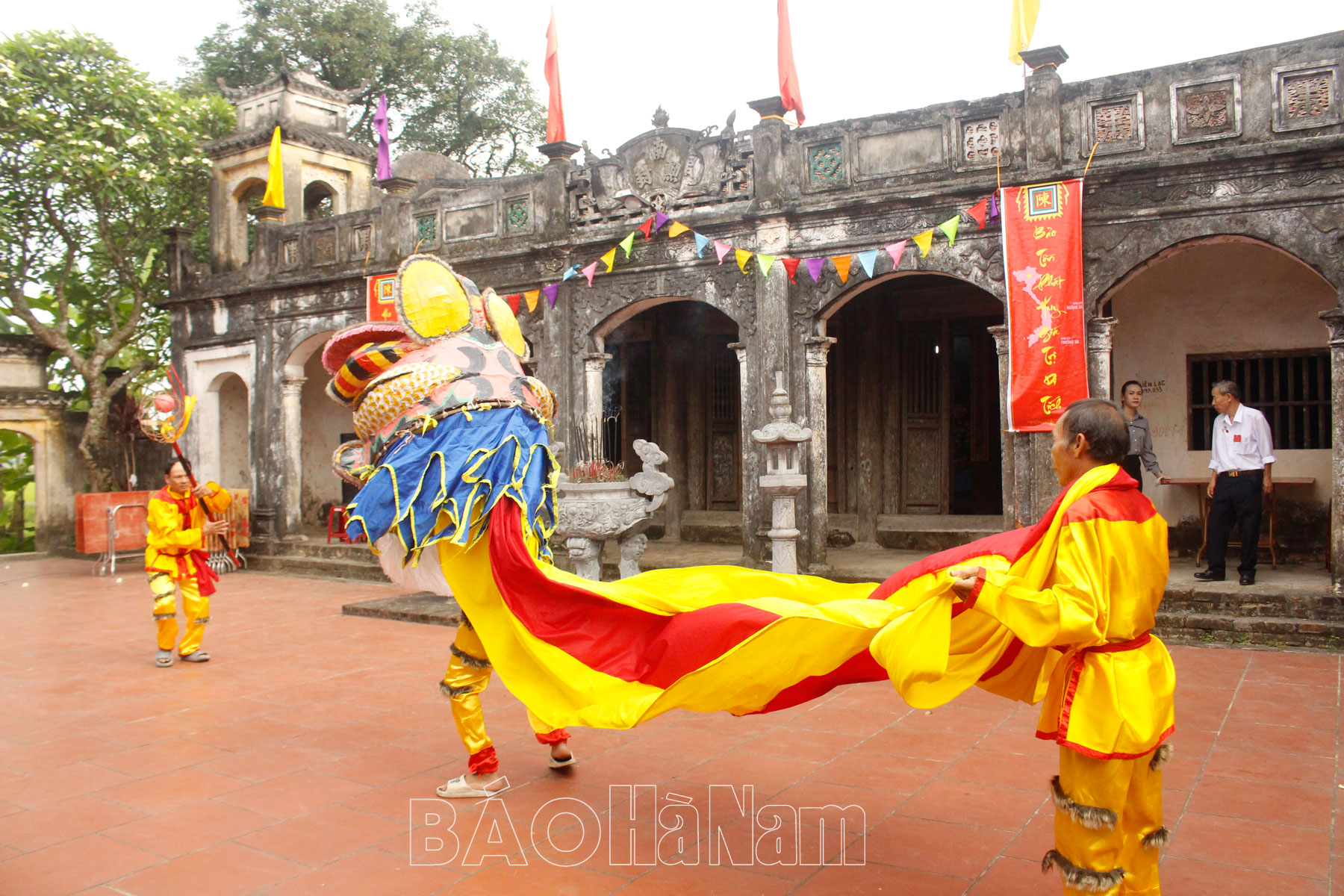  Lễ giỗ Hoàng đế Trần Thái Tông và khánh thành  hồ bán nguyệt đình Cả xã Vũ Bản