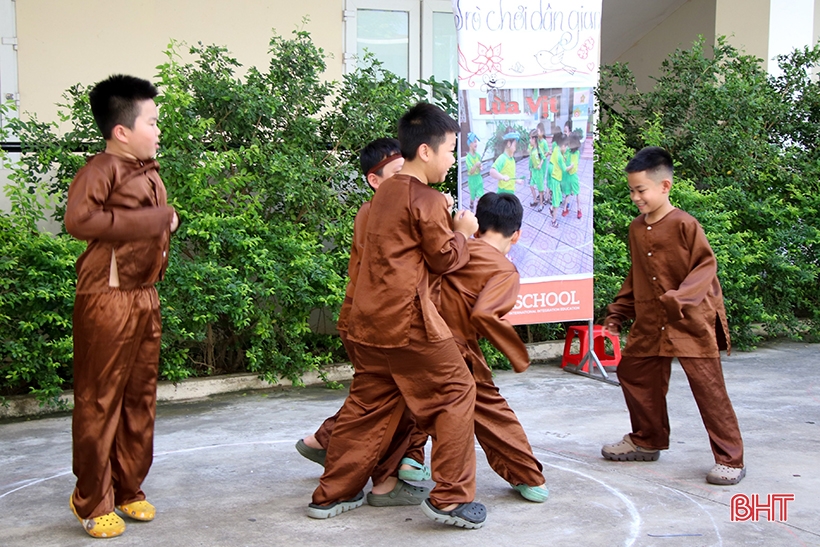 Học sinh iSchool hào hứng với trải nghiệm trò chơi dân gian