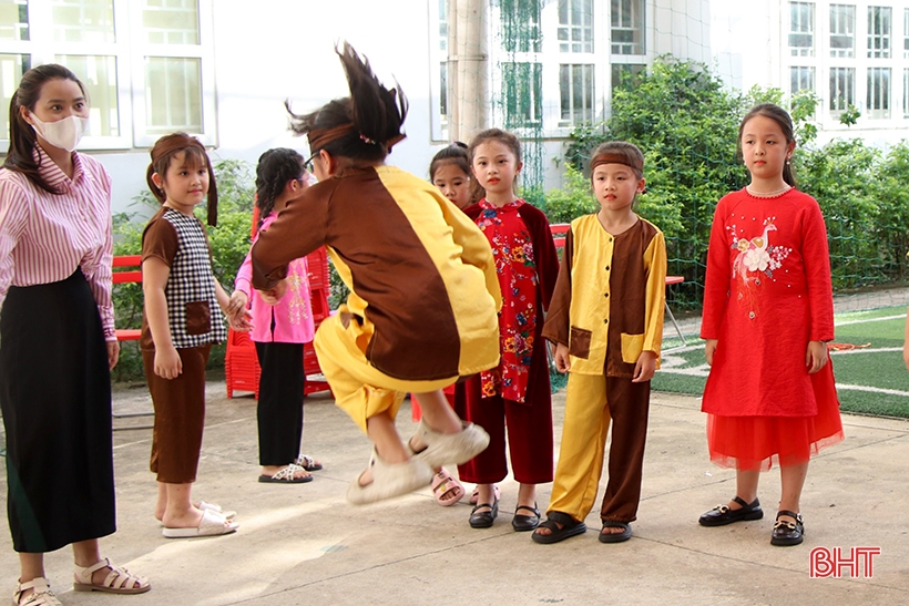 Học sinh iSchool hào hứng với trải nghiệm trò chơi dân gian