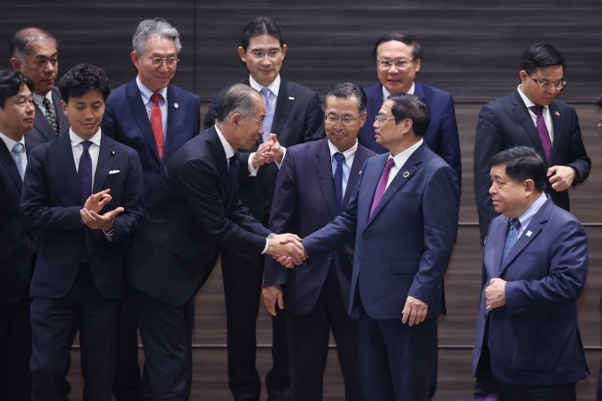 Thủ tướng Phạm Minh Chính gặp các doanh nghiệp Nhật Bản tại toạ đàm kinh doanh Việt - Nhật, chiều 21/5, tại Hiroshima, Nhật Bản. Ảnh: Nhật Bắc