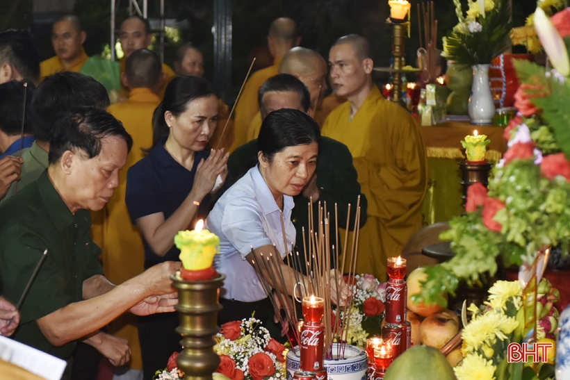 Thành kính đại lễ cầu siêu tại Nghĩa trang liệt sỹ quốc gia Nầm