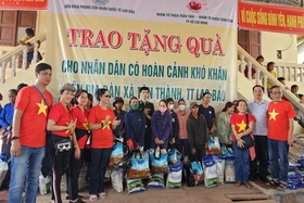 Hướng Hóa: Trao tặng 200 suất quà cho các hoàn cảnh khó khăn vùng biên