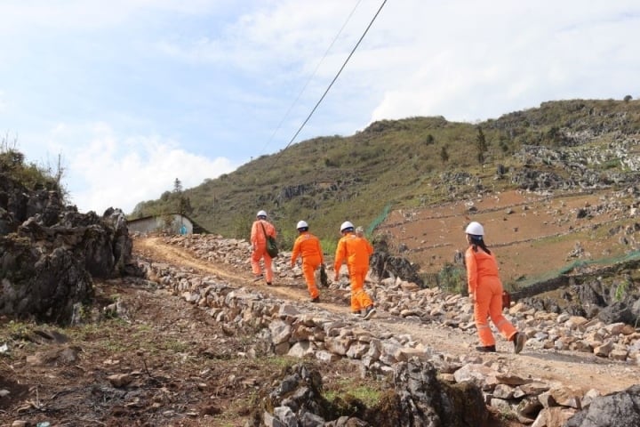 PC Hà Giang đảm bảo an toàn lưới điện trong mùa mưa bão - 3