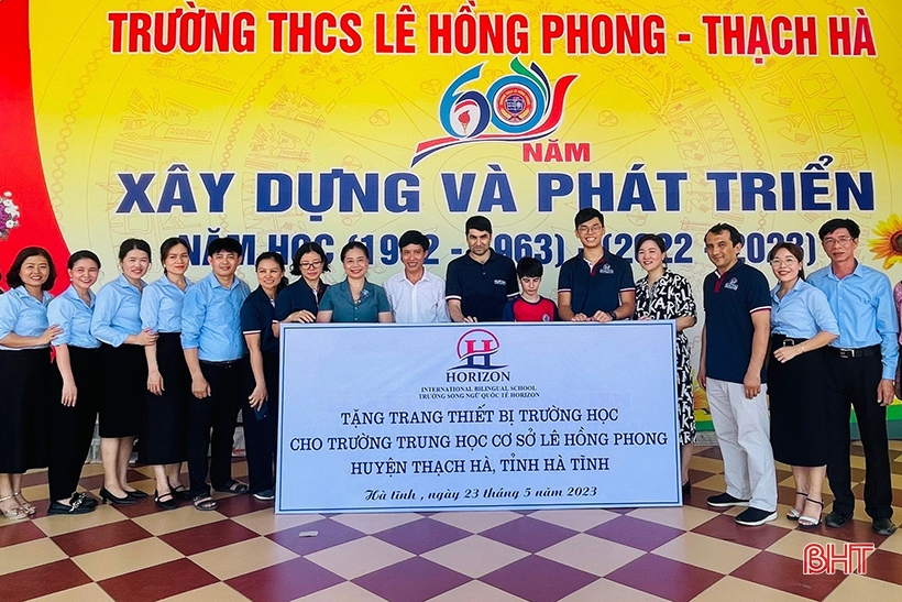 Trường quốc tế Horizon tặng quà cho các cơ sở giáo dục Hà Tĩnh