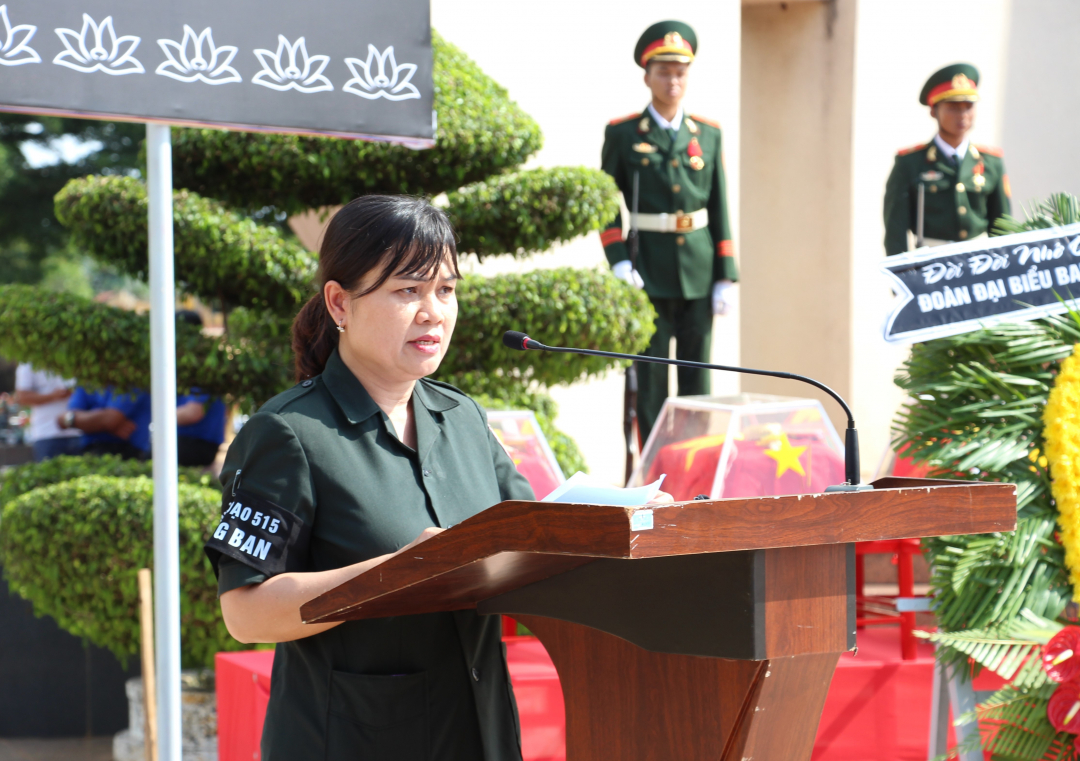 Phó Chủ tịch UBND tỉnh, Trưởng đoàn chuyên trách 515 tỉnh HYim Kđoh đọc điếu văn tại buổi lễ.