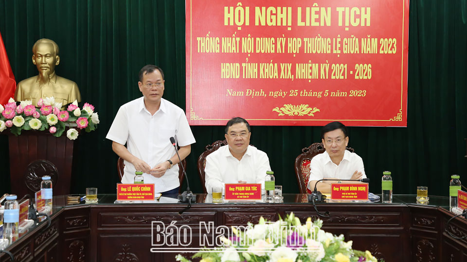 Đồng chí Lê Quốc Chỉnh, Phó Bí thư Thường trực Tỉnh ủy, Chủ tịch HĐND tỉnh, Trưởng đoàn Đoàn đại biểu Quốc hội tỉnh phát biểu kết luận hội nghị. ĐT 4