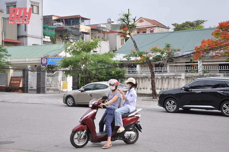 Thí sinh hào hứng thi môn đầu tiên vào lớp 10 Trường THPT Chuyên Lam Sơn