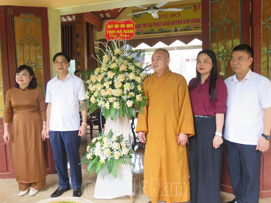 Lãnh đạo tỉnh thăm chúc mừng các cơ sở Phật giáo nhân dịp lễ Phật đản