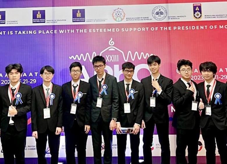 4 học sinh Việt Nam giành Olympic Vật lý châu Á - Thái Bình Dương 2023 ảnh 1