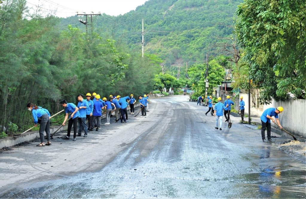 ĐVTN ra quân vệ sinh môi trường.