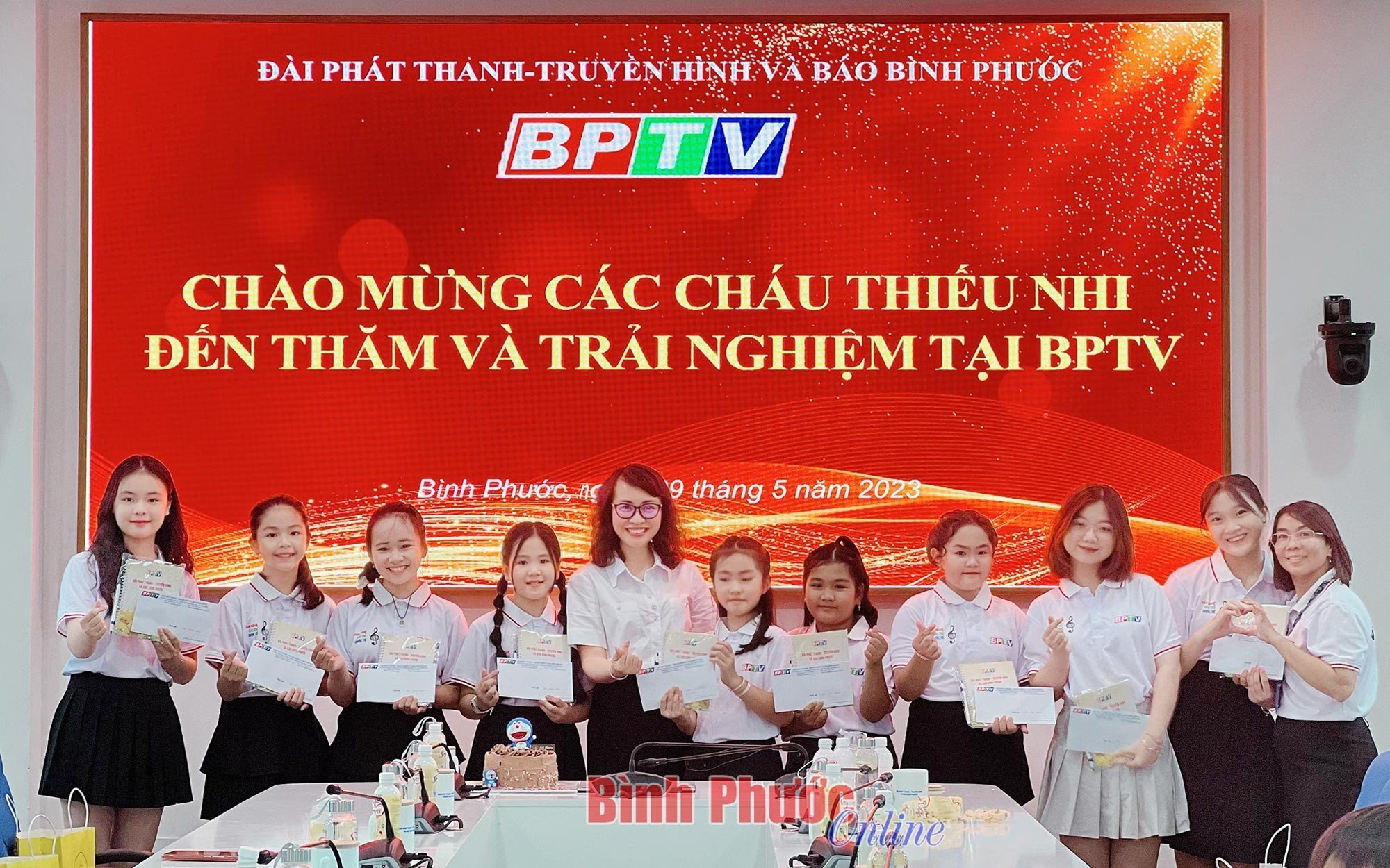 nuoi duong tinh than yeu nghe bao cho cac em thieu nien nhi dong hinh 2