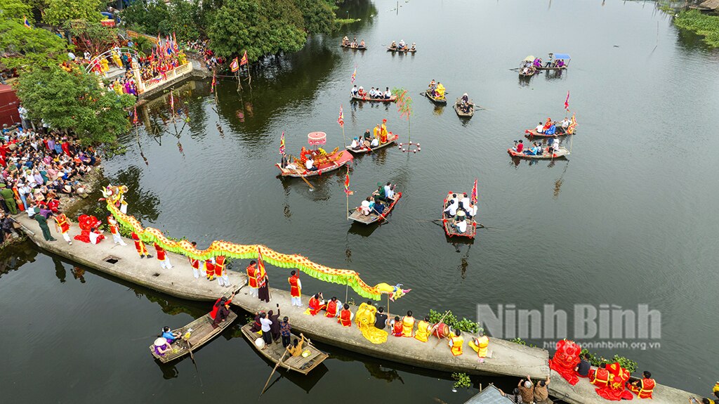 Mùa lễ hội trên sông