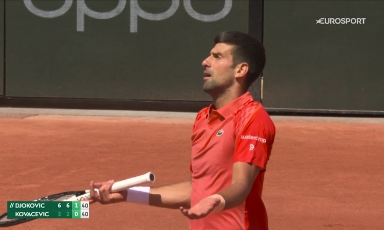 Djokovic bị la ó