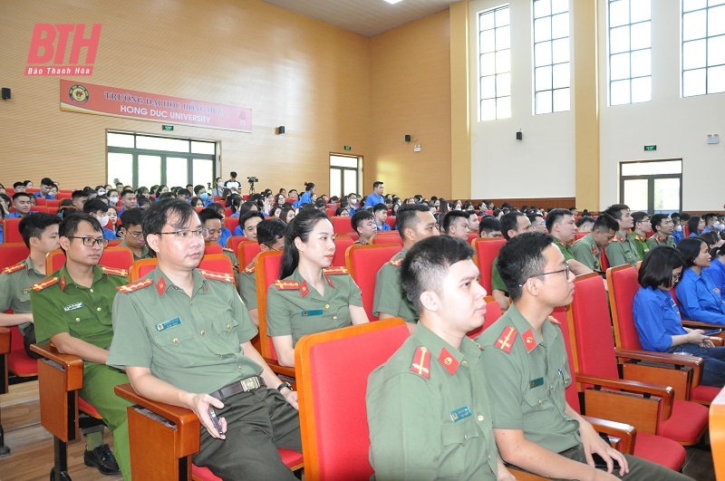 Tọa đàm “Khát vọng cống hiến - Lẽ sống thanh niên” và tuyên dương thanh niên tiên tiến làm theo lời Bác