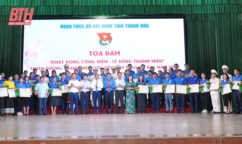 Tọa đàm “Khát vọng cống hiến - Lẽ sống thanh niên” và tuyên dương thanh niên tiên tiến làm theo lời Bác