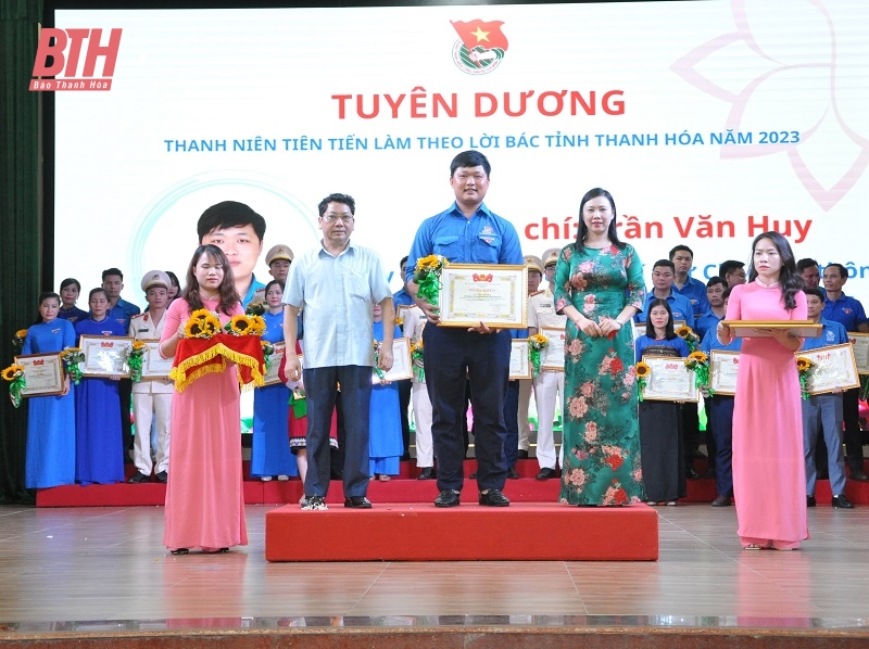 Tọa đàm “Khát vọng cống hiến - Lẽ sống thanh niên” và tuyên dương thanh niên tiên tiến làm theo lời Bác