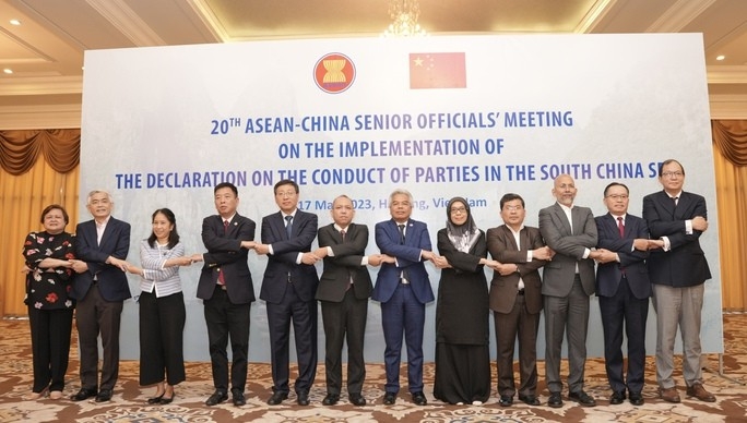 ASEAN và Trung Quốc thảo luận về thực hiện Tuyên bố ứng xử của các bên ở Biển Đông ảnh 1