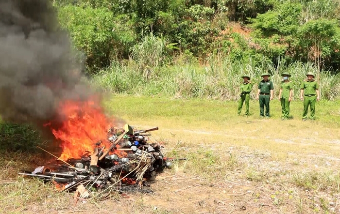 Ba Bể tiêu hủy vũ khí, vật liệu nổ, công cụ hỗ trợ và pháo ảnh 1