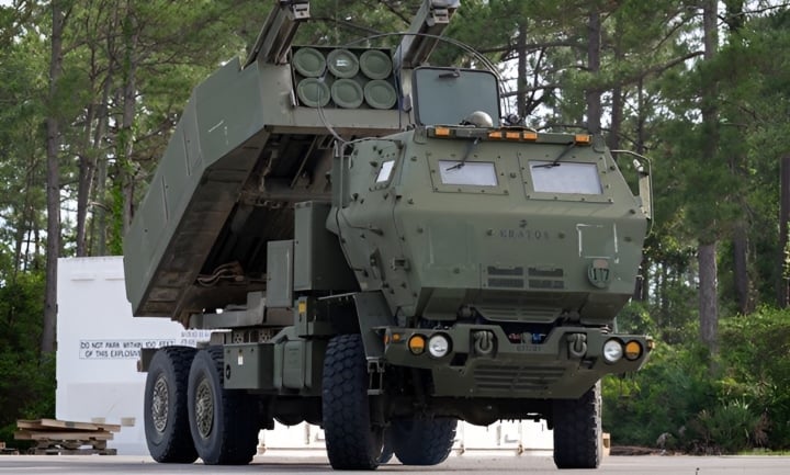 Ba Lan tiếp nhận các hệ thống HIMARS đầu tiên từ Mỹ - 1