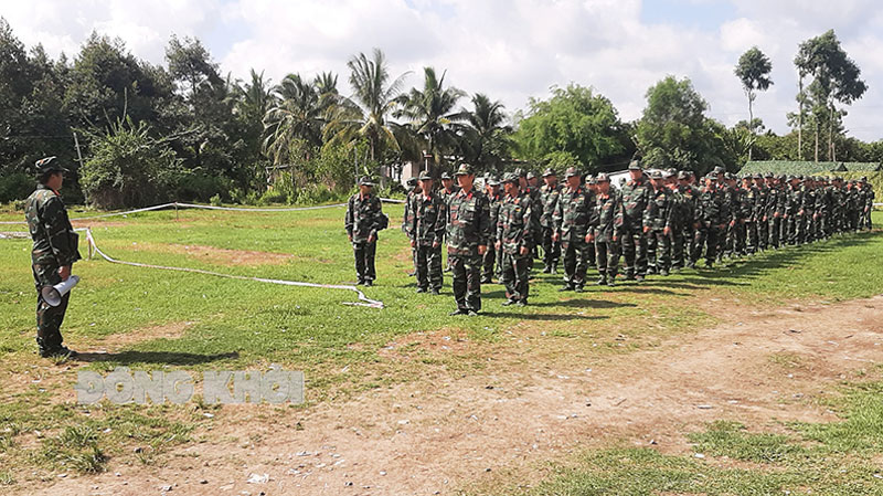 Huyện Chợ Lách tổ chức động viên huấn luyện Đại đội bộ binh 1, Tiểu đoàn dự bị động viên huyện.