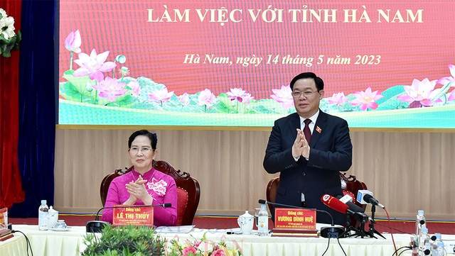 chu tich quoc hoi vuong dinh hue lam viec voi ban thuong vu tinh uy ha nam hinh 1