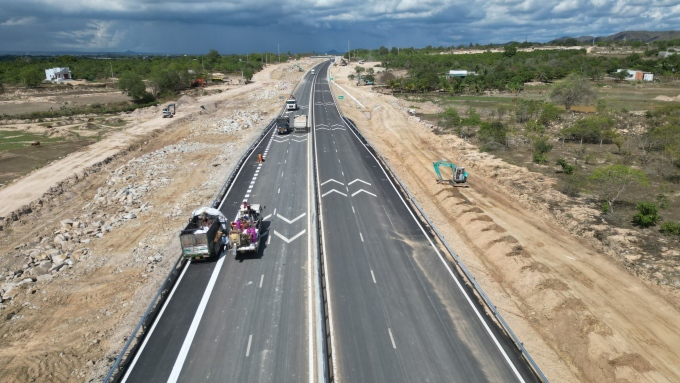 Tuyến chính cao tốc Vĩnh Hảo - Phan Thiết tại đoạn qua huyện Hàm Thuận Bắc (Bình Thuận). Ảnh: Việt Quốc