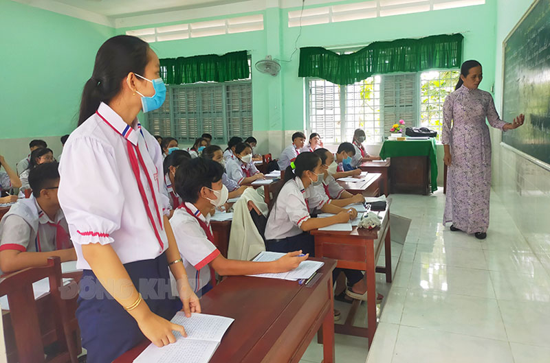 Giáo viên trên địa bàn huyện Giồng Trôm tăng cường ôn kiến thức cho học sinh trước kỳ thi.