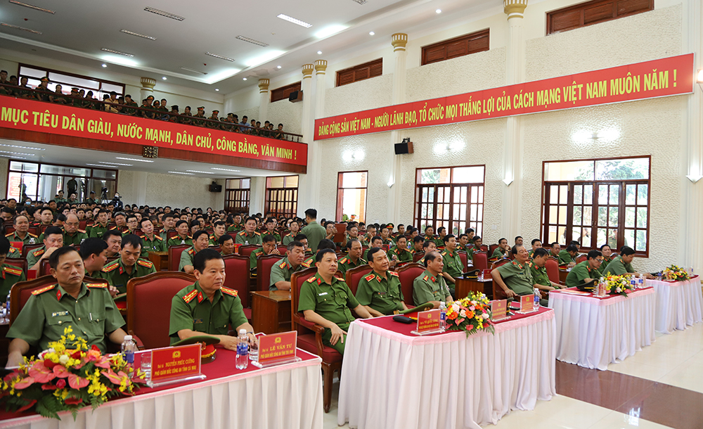 Quang cảnh buổi bế mạc và trao giải.